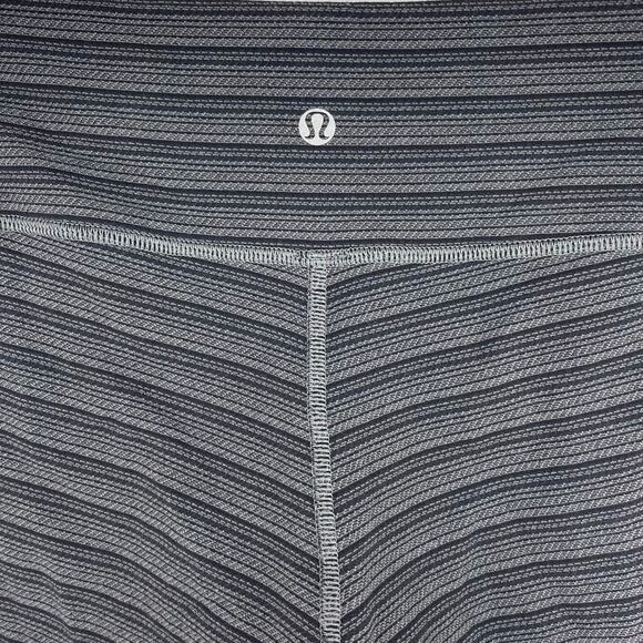 Lululemon Wunder Under Crop 21" Black Stripe Size 6 - Picture 6 of 9